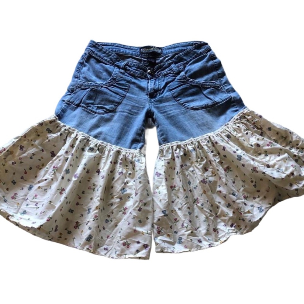 “Imperial star” Upcycled slow stitch denim shorts with adorable flower print